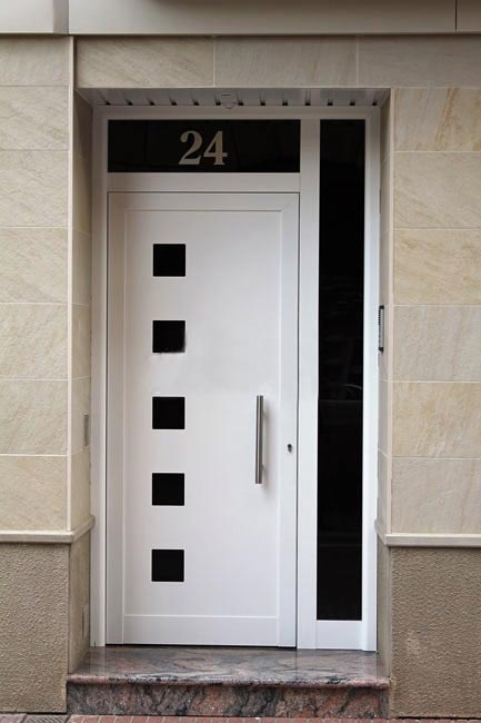 Aluminios Garcilaso | Productos - Puertas de entrada de aluminio y