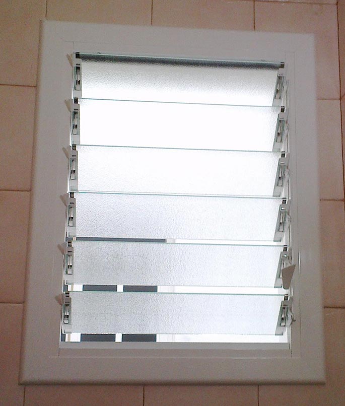 Aluminios Garcilaso | Productos - Ventana de aluminio celosía