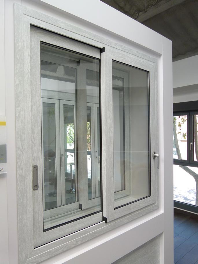 Ventana PVC 2 hojas 1 oscilobatiente + 2 fijas a medida gama confort